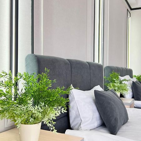 Caravan Hotel Karakol Bagian luar foto