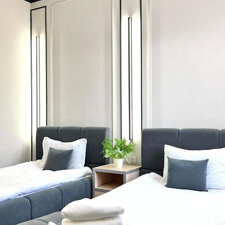 Caravan Hotel Karakol Bagian luar foto