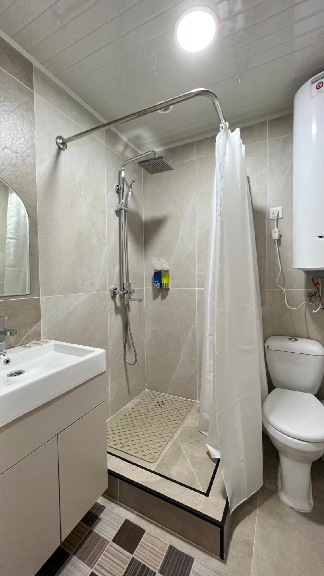 Caravan Hotel Karakol Bagian luar foto