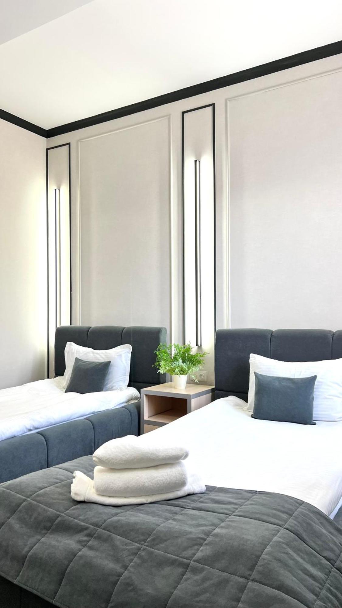 Caravan Hotel Karakol Bagian luar foto