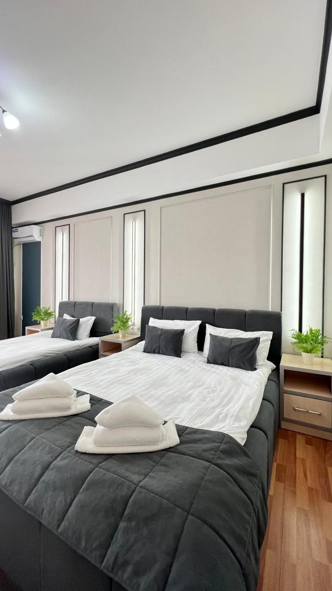 Caravan Hotel Karakol Bagian luar foto