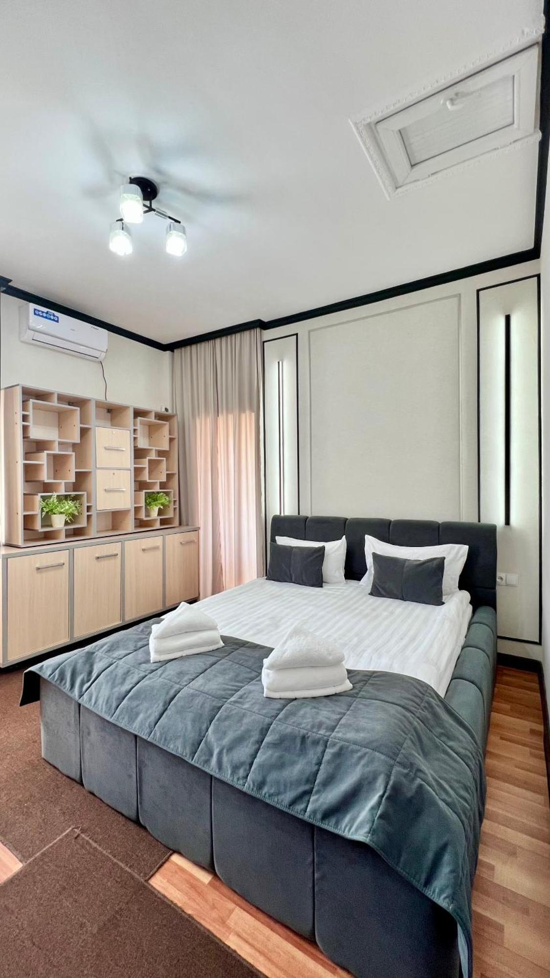 Caravan Hotel Karakol Bagian luar foto